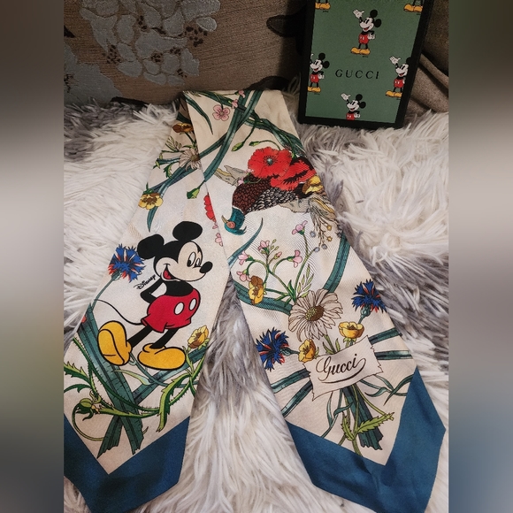 Gucci x Disney Limited edition Mickey Mouse silk twill scarf - Picture 7 of 12